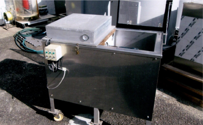 気中・水中・兼用解凍機兼冷凍機