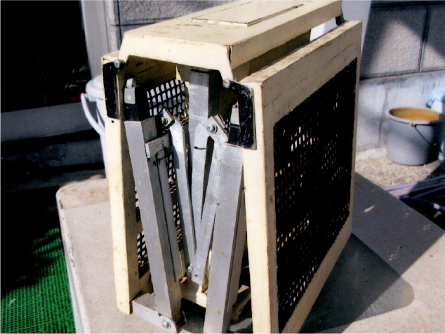 折り畳み移動足場、組立・格納2