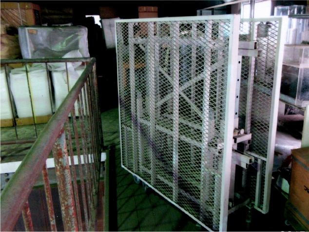 折り畳み移動足場、組立・格納3