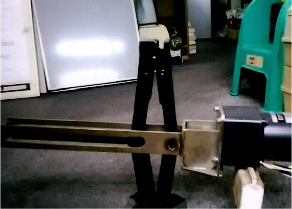 消臭装置、電動ジャッキ2