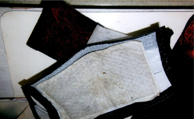 マスクも各種、作るよりも